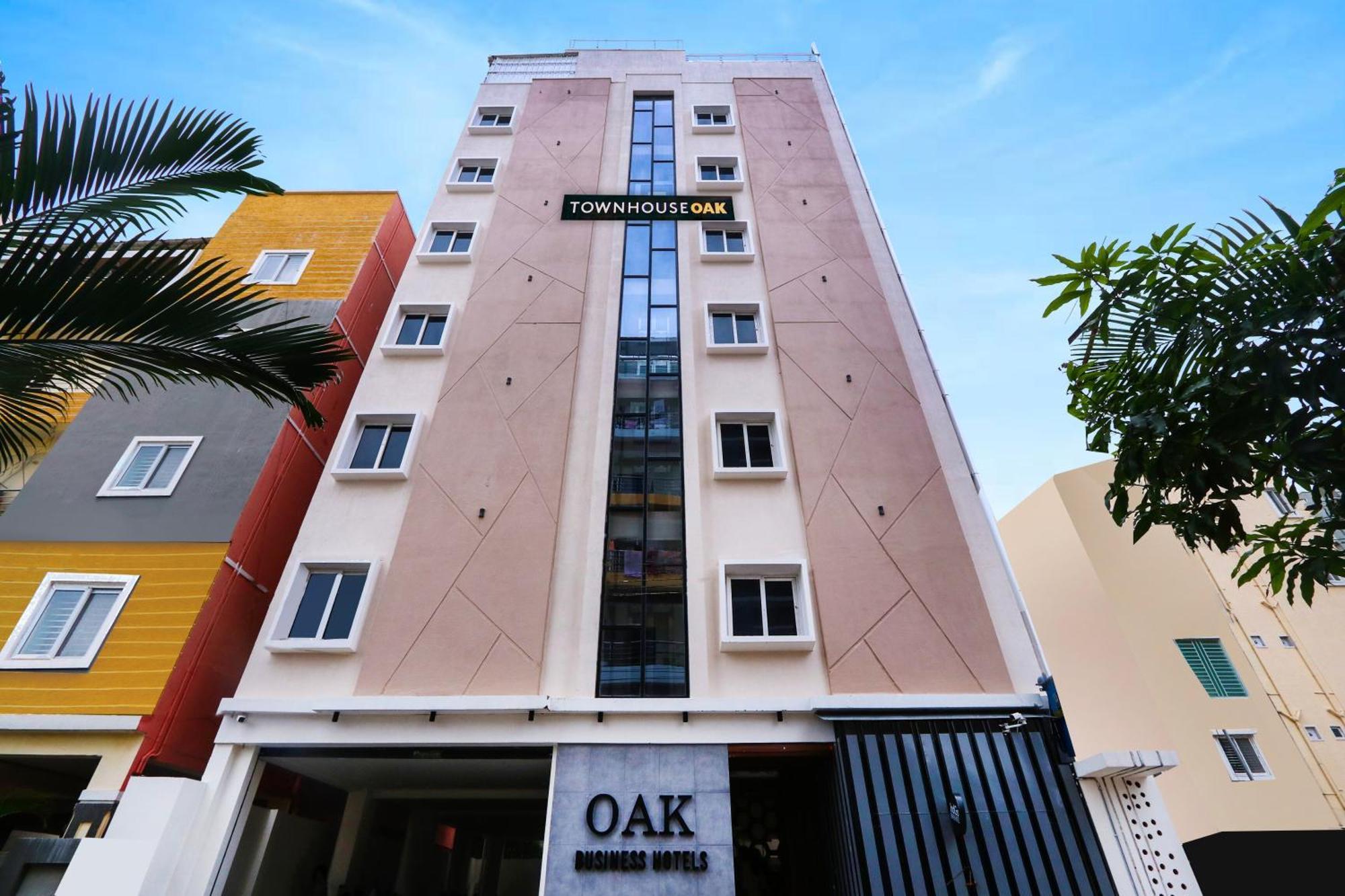 Townhouse Oak Indigo Business Hotel 3*