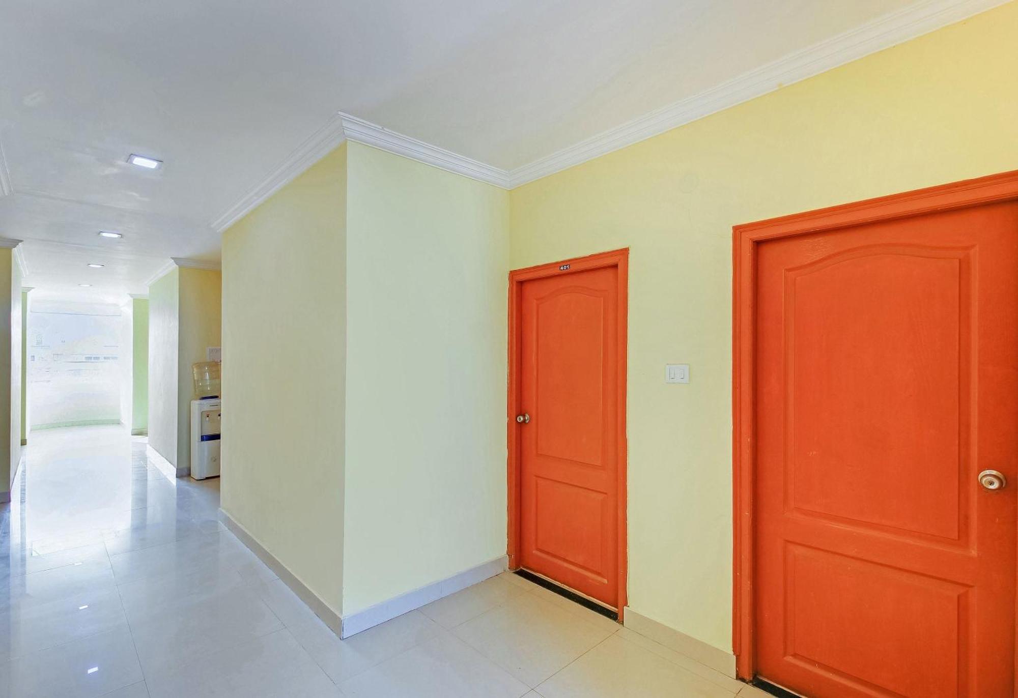 Super O Golden Hive Madhapur Near Shilparamam Hotel 3*
