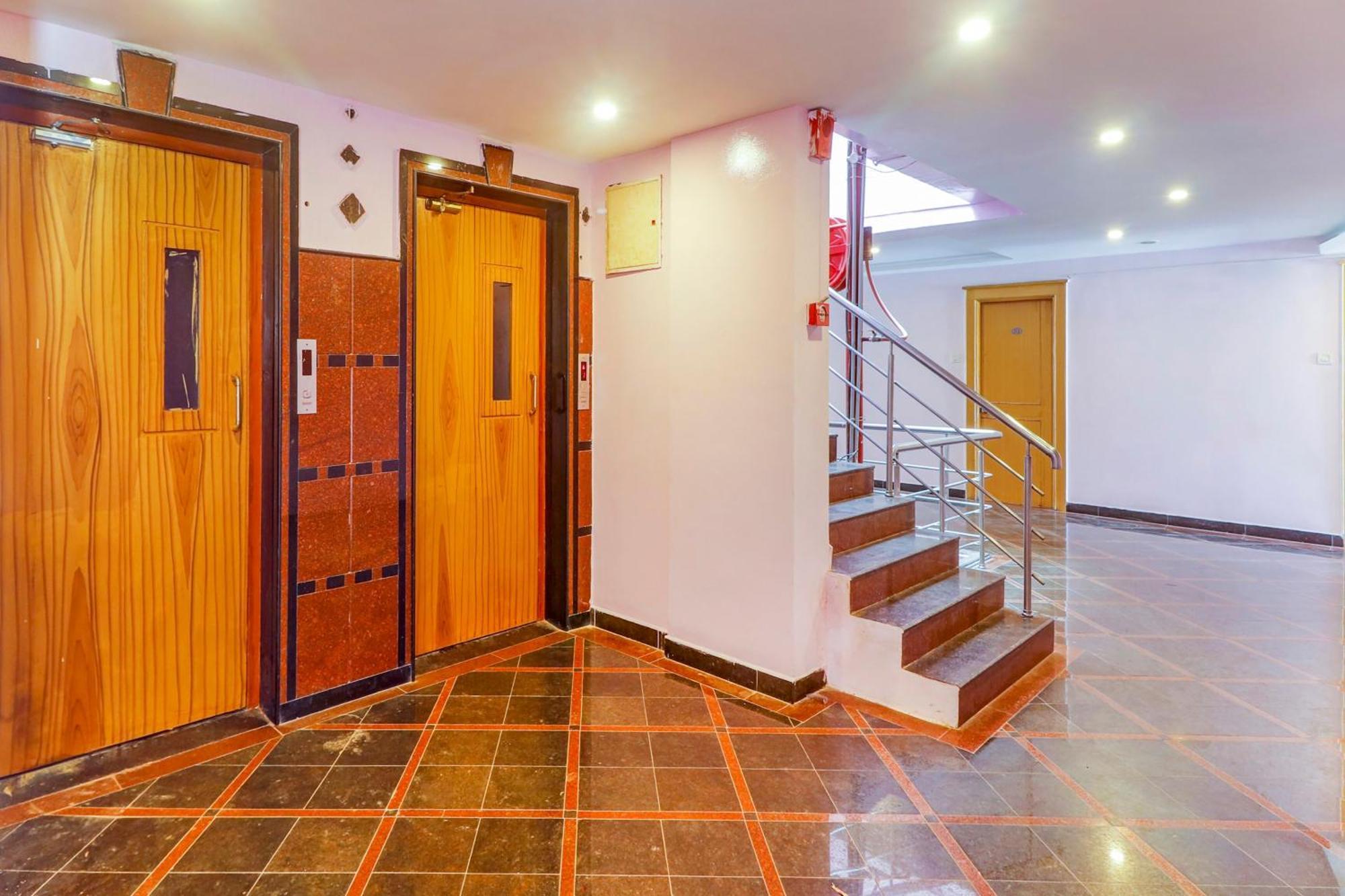 Hotel Super Collection O 77115 Vaishnavi Palace