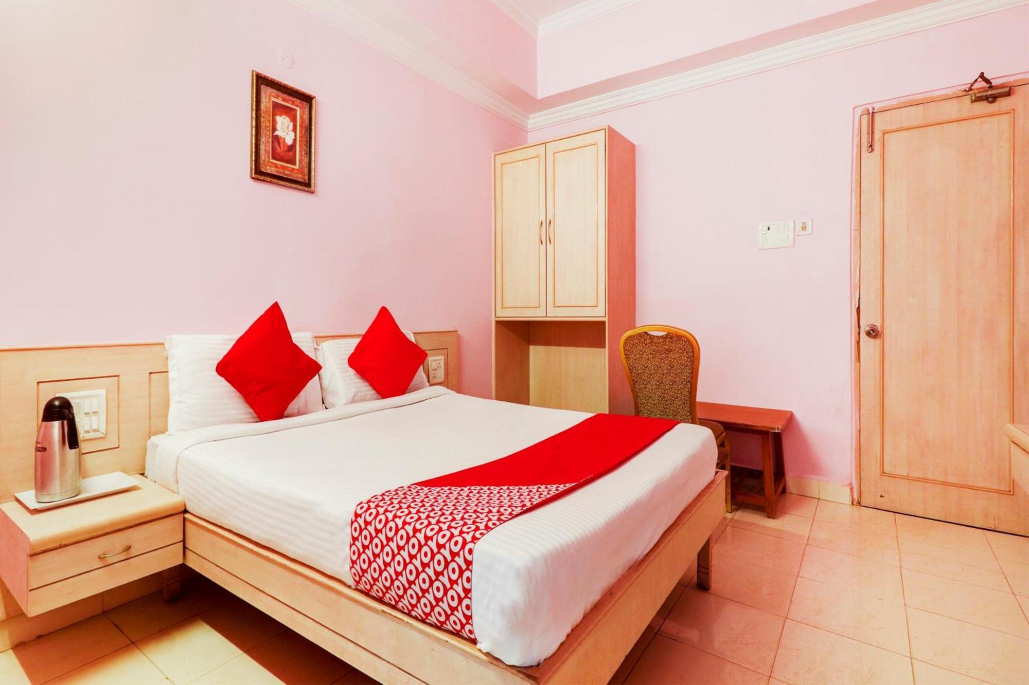 Super Collection O 77115 Vaishnavi Palace Hyderabad