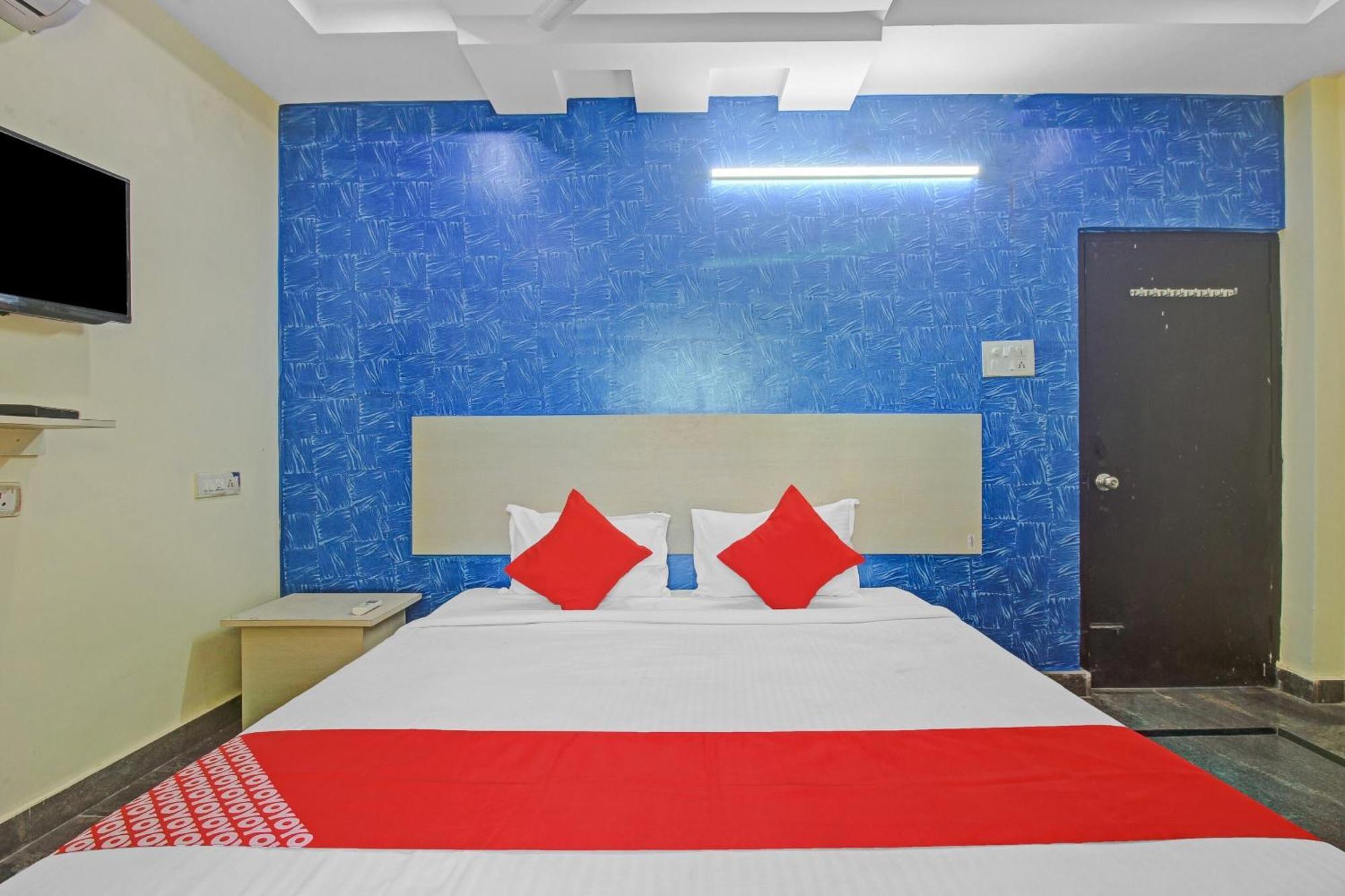 Hotel O Lavish 3*