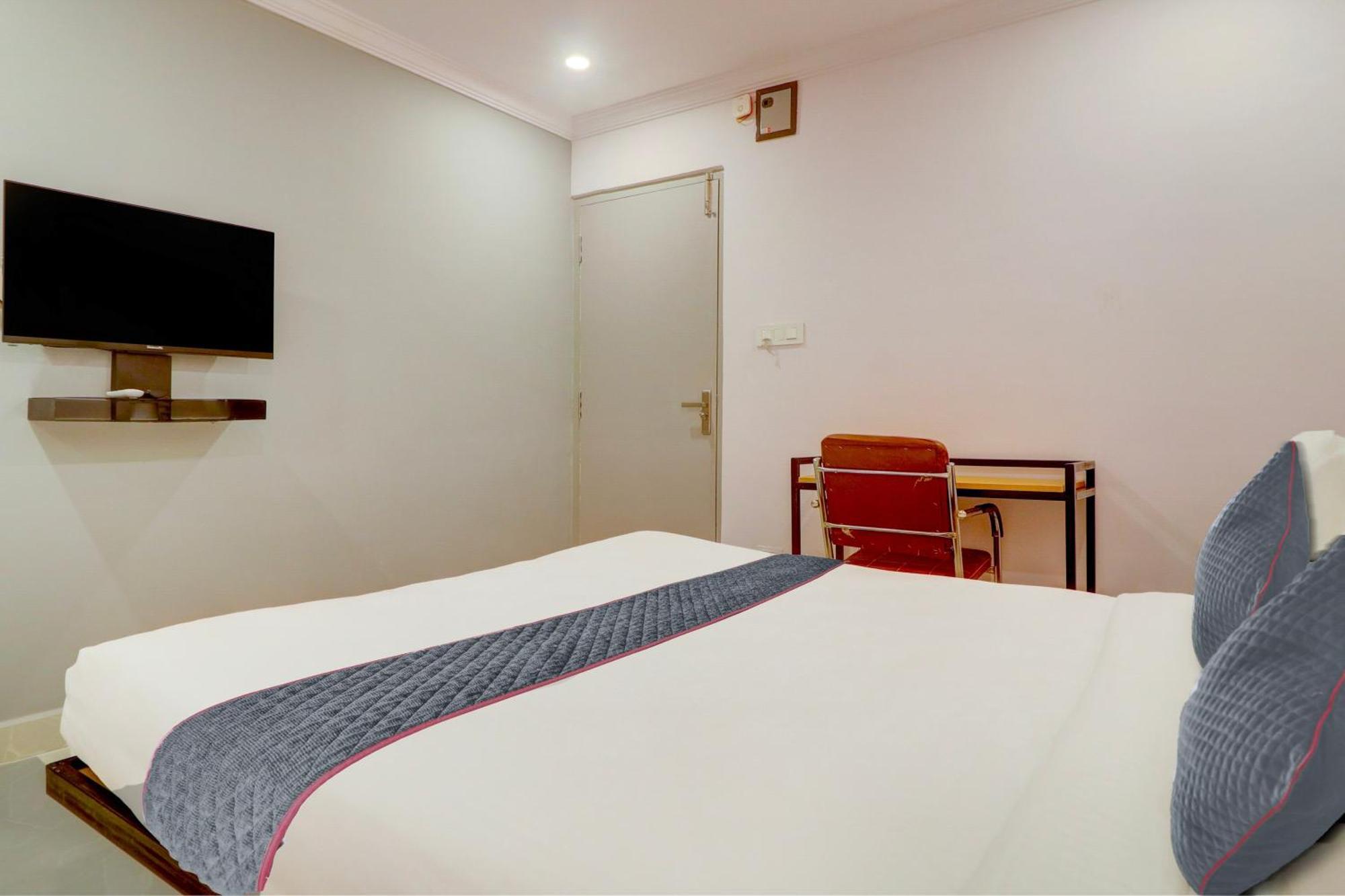 Super Townhouse Sr Nagar Rcc Premier 4*