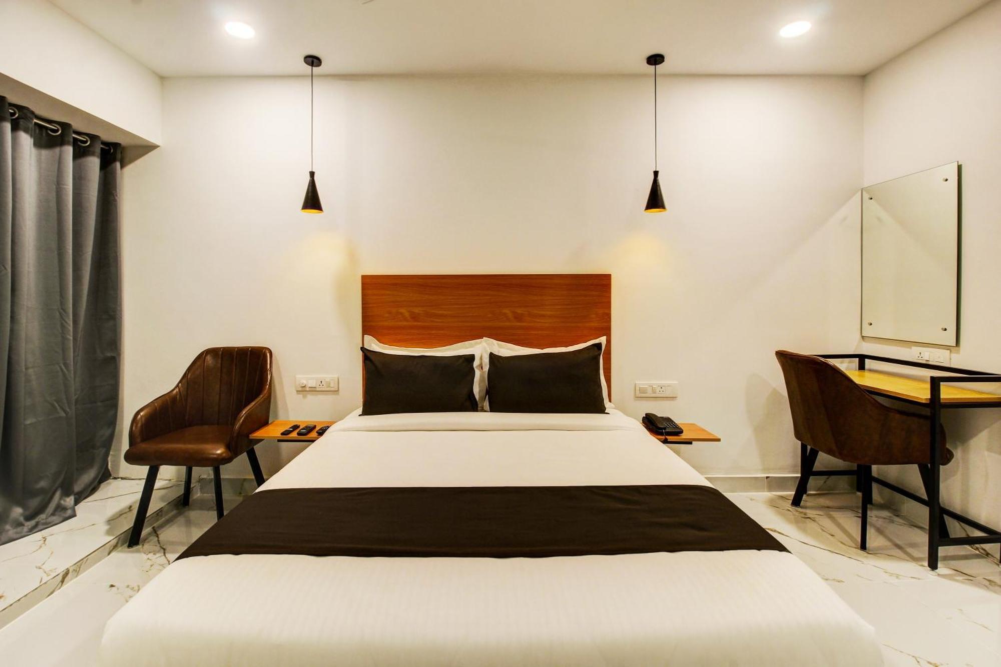 Hotel Super Townhouse Rcc Banjara Hills