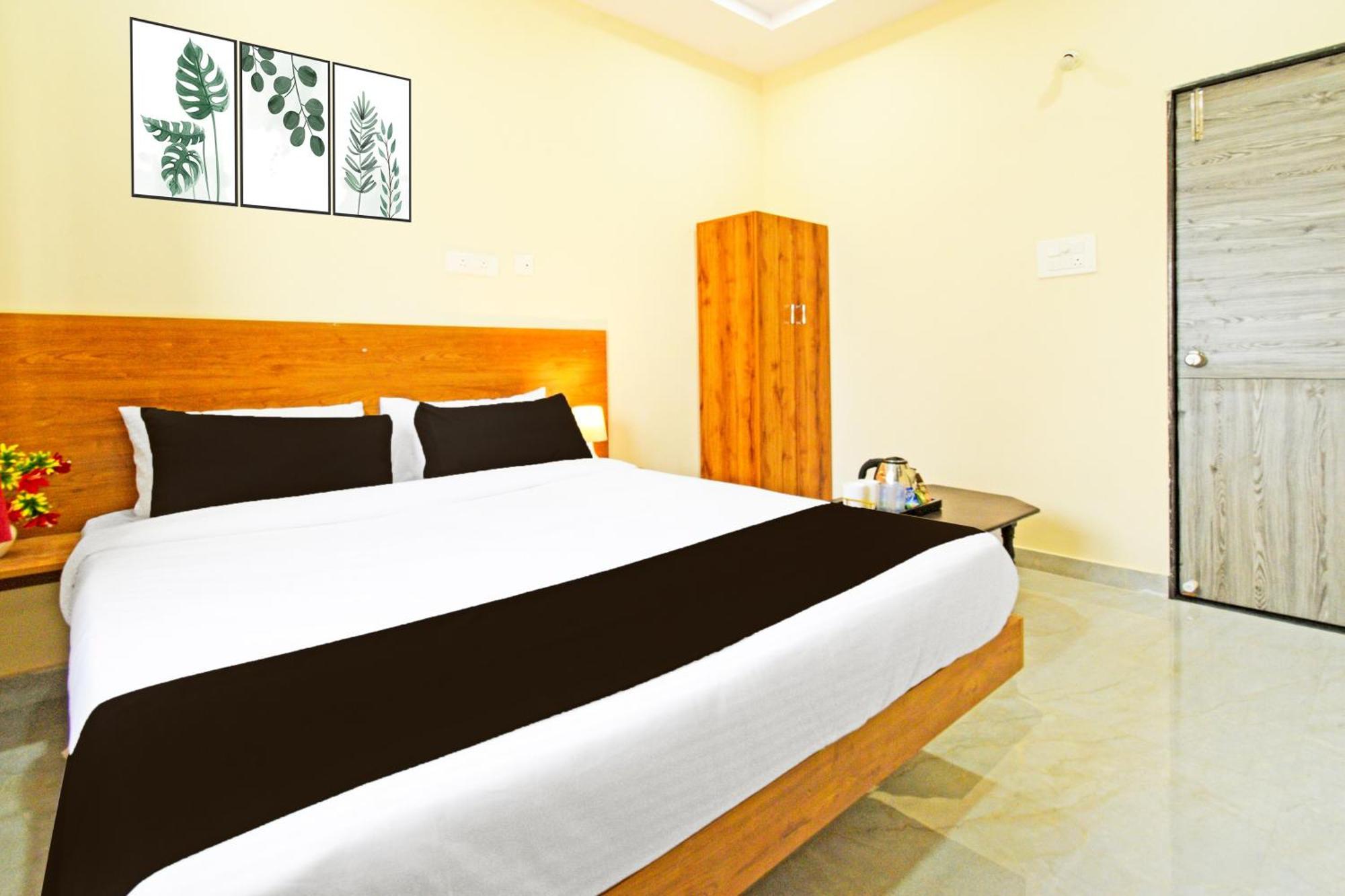 Super O Vaishnavi Grand Hotel