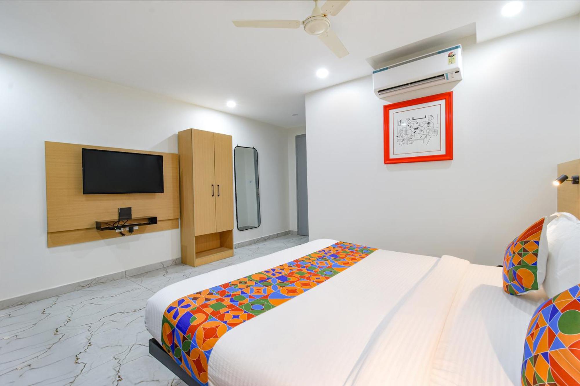 Hotel Fabhotel Unnam