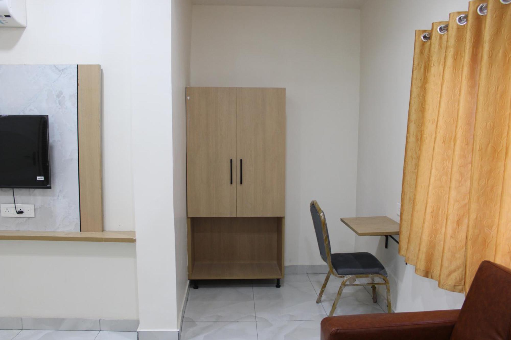 Hotel Vaarahi Chanda Nagar, Near Hitech
