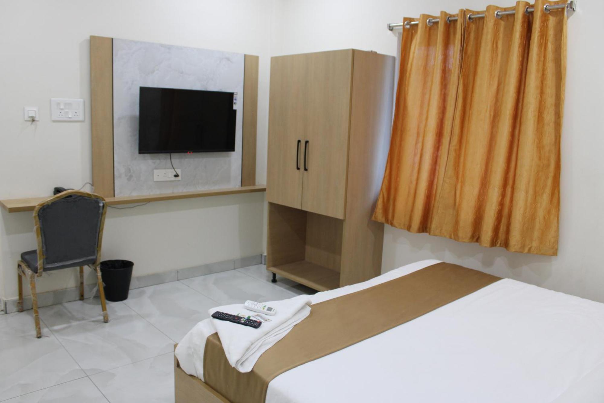 Hotel Vaarahi Chanda Nagar, Near Hitech Hyderabad