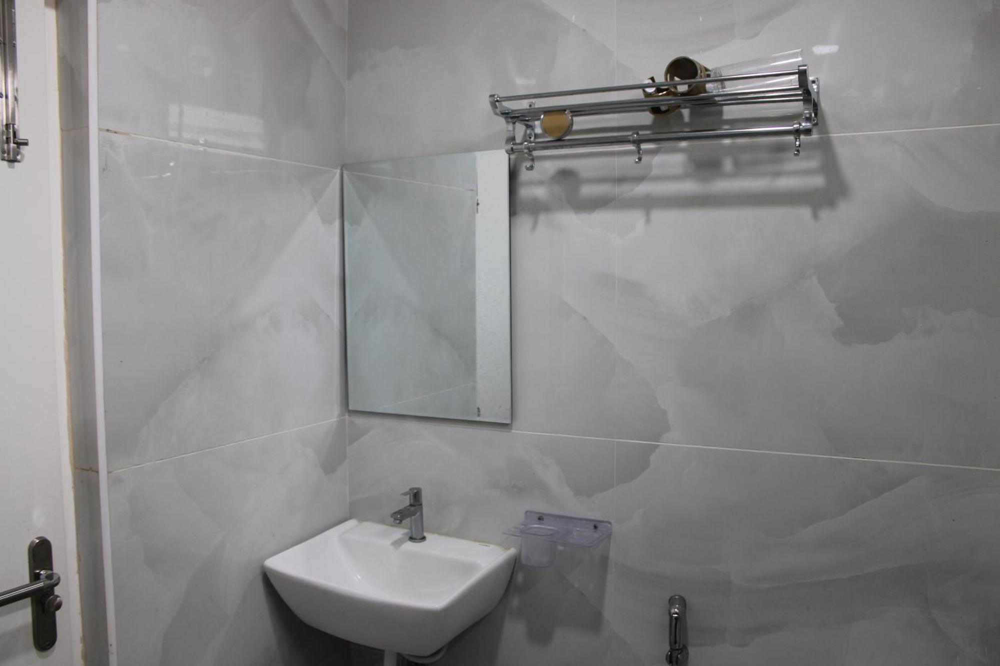 Vaarahi Chanda Nagar, Near Hitech Hotel 3*