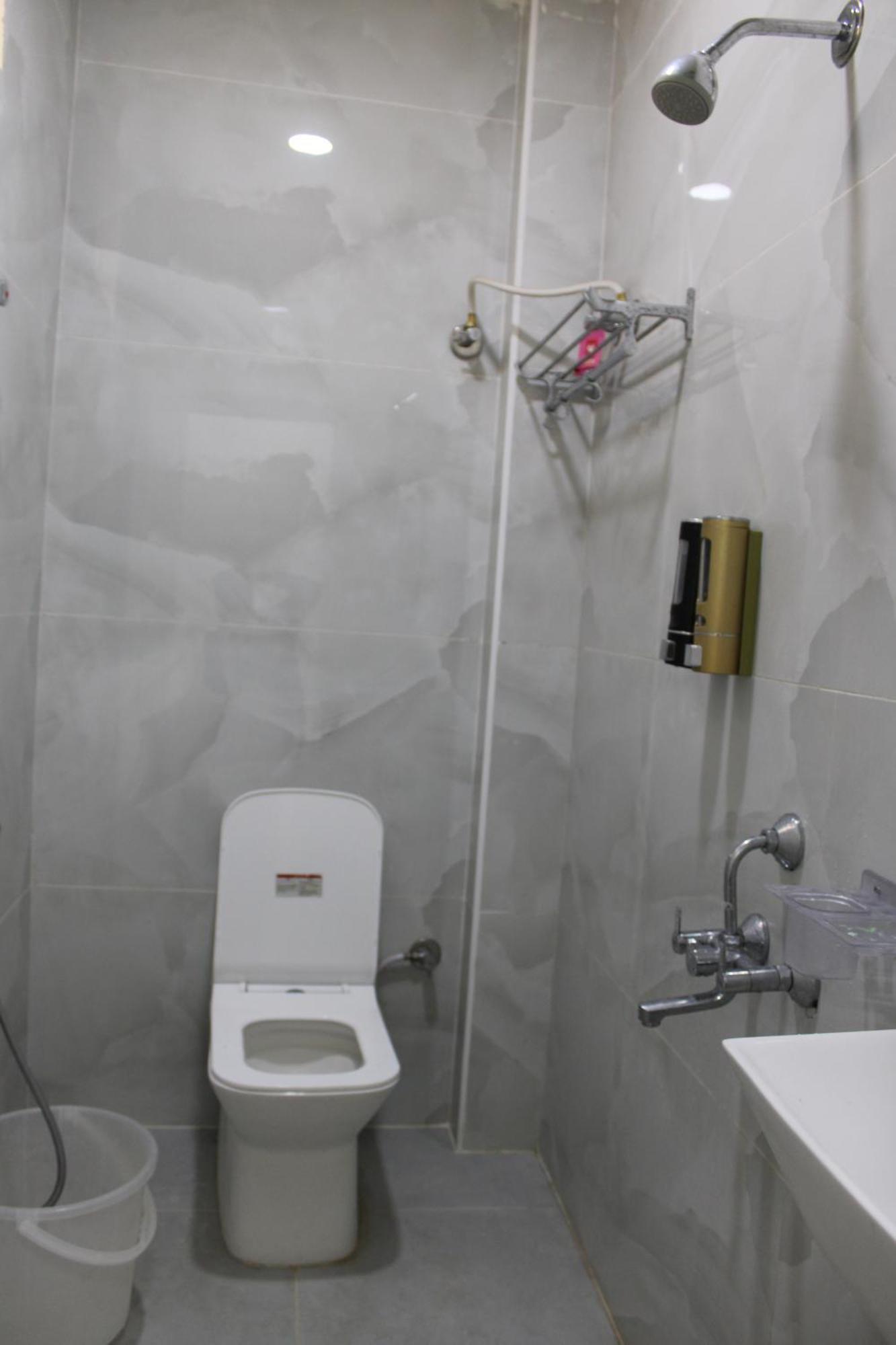 Vaarahi Chanda Nagar, Near Hitech 3*