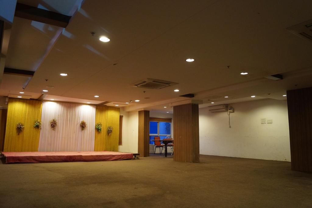Anshu Grand Hotel
