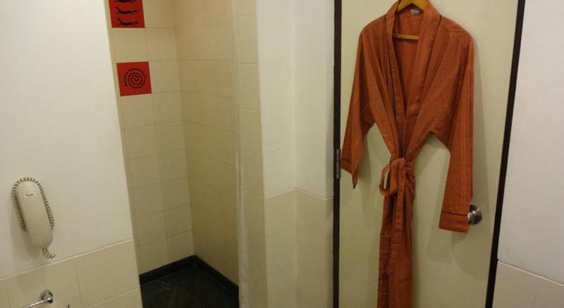 Red Fox By Lemon Tree Hotels, Hotel Hyderabad