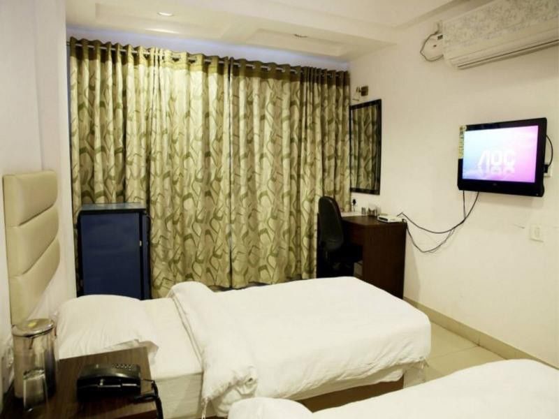 Anshu Grand Hotel 2*
