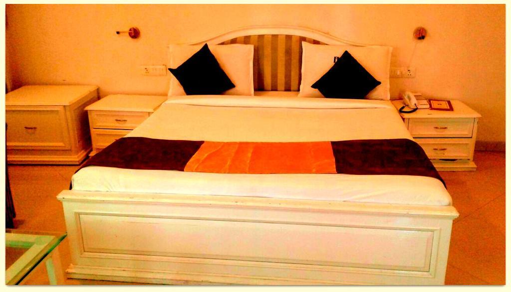 Raj International 3* Hyderabad