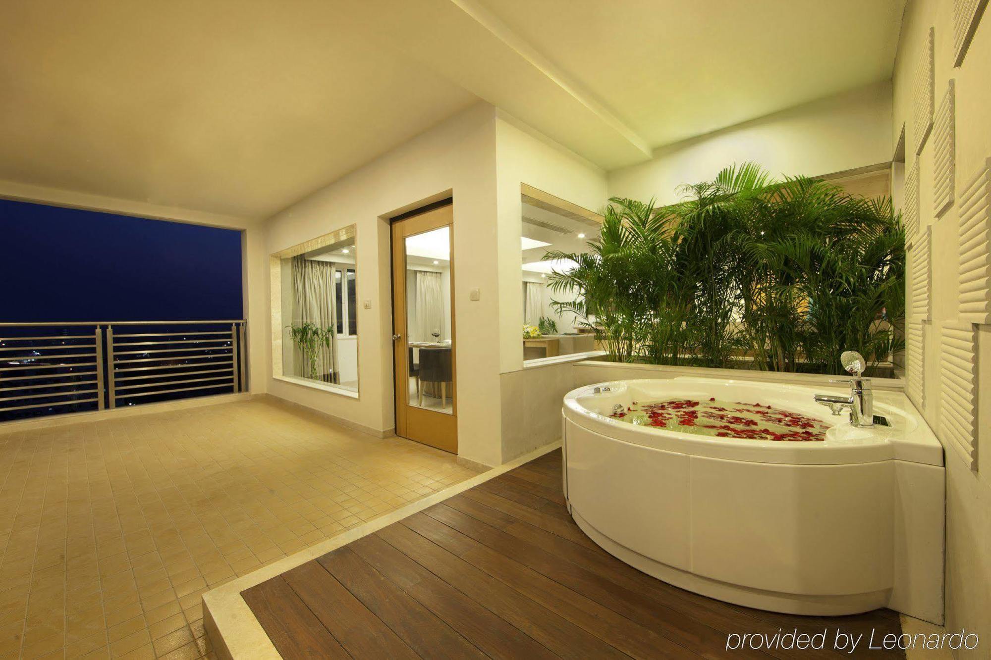 Hotel Lemon Tree Premier Hitec