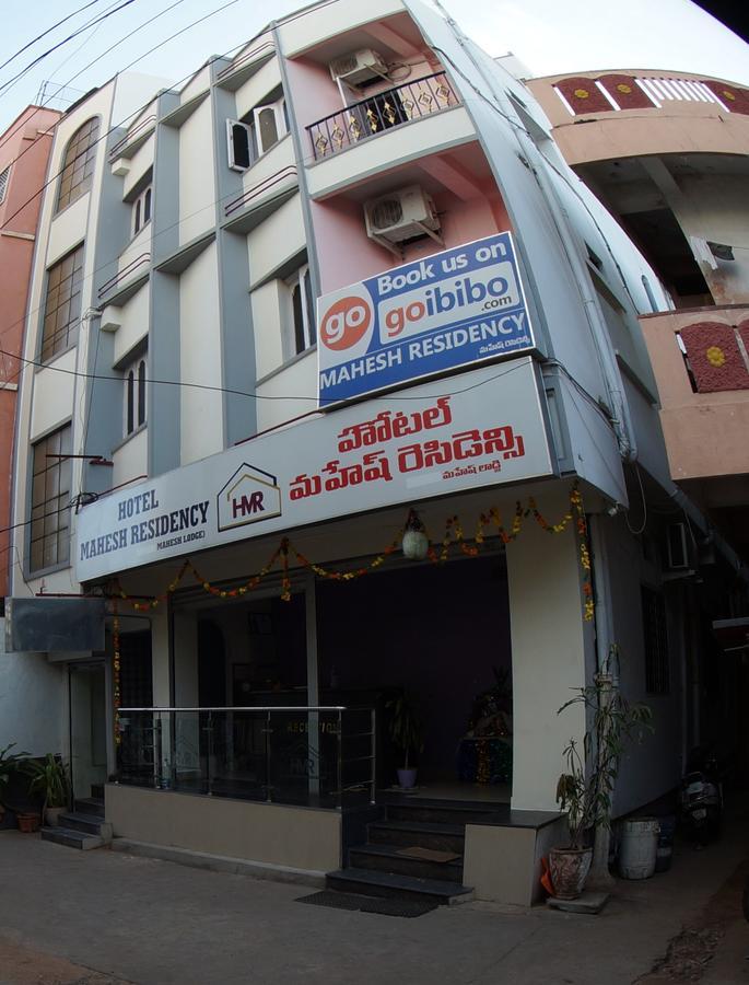 Hotel Oyo Flagship 74392 Mahesh Residency 4*