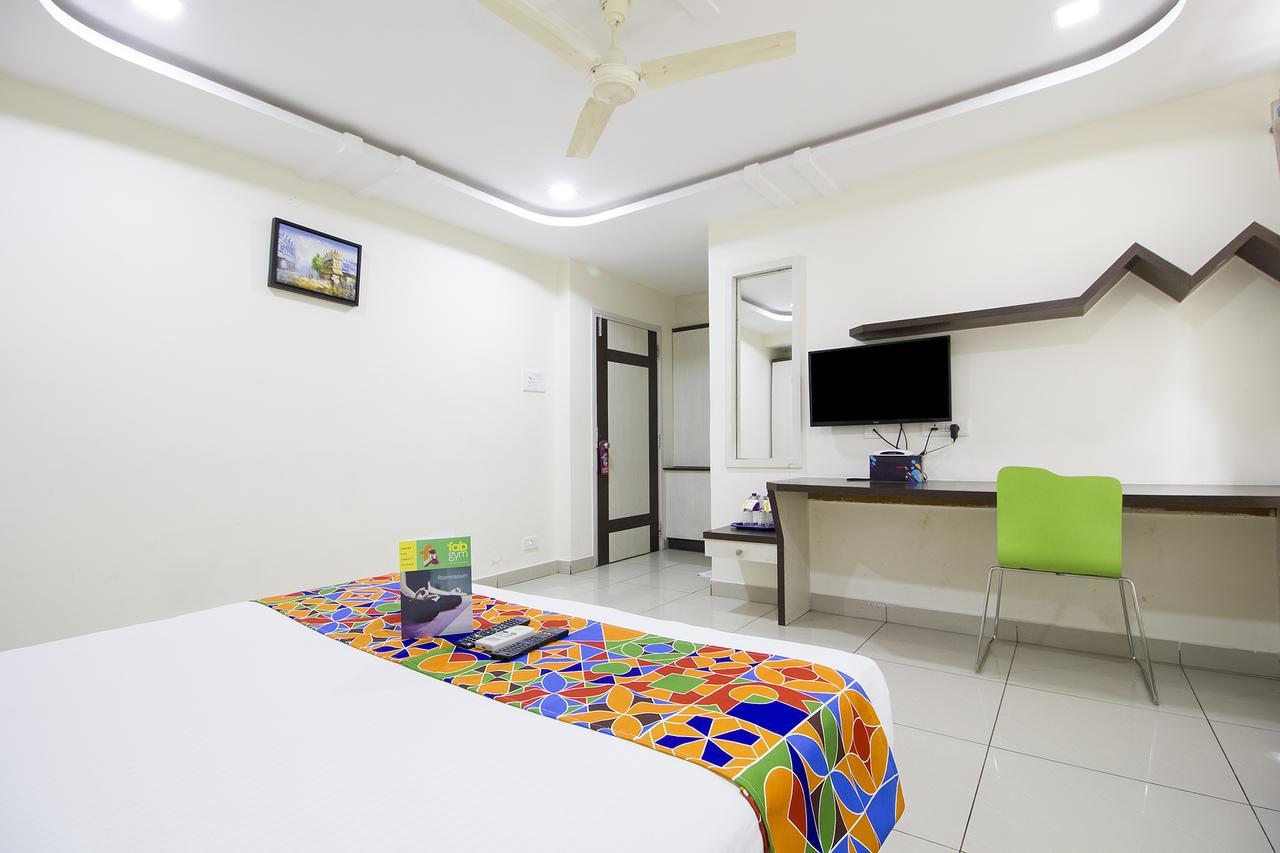 Hotel Fabhotel Siri Madhapur - Fully Vaccinated Staff Hyderabad
