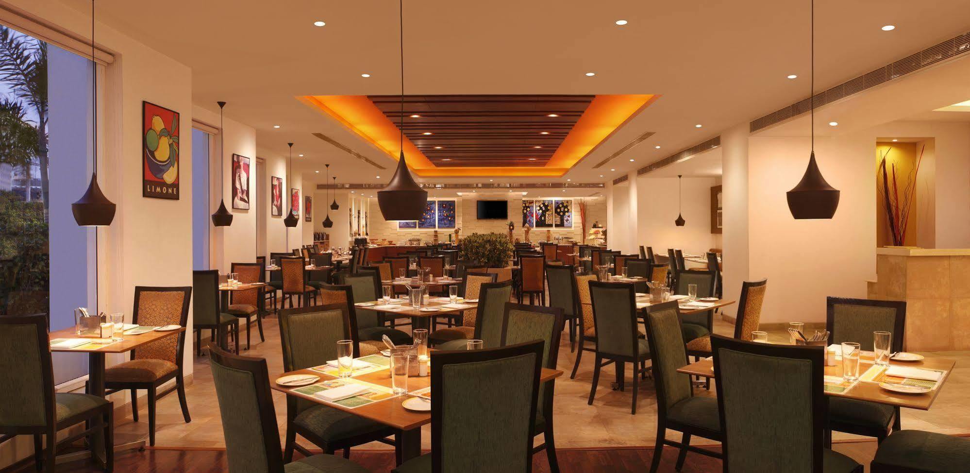 Lemon Tree Premier Hitec Hotel 5*