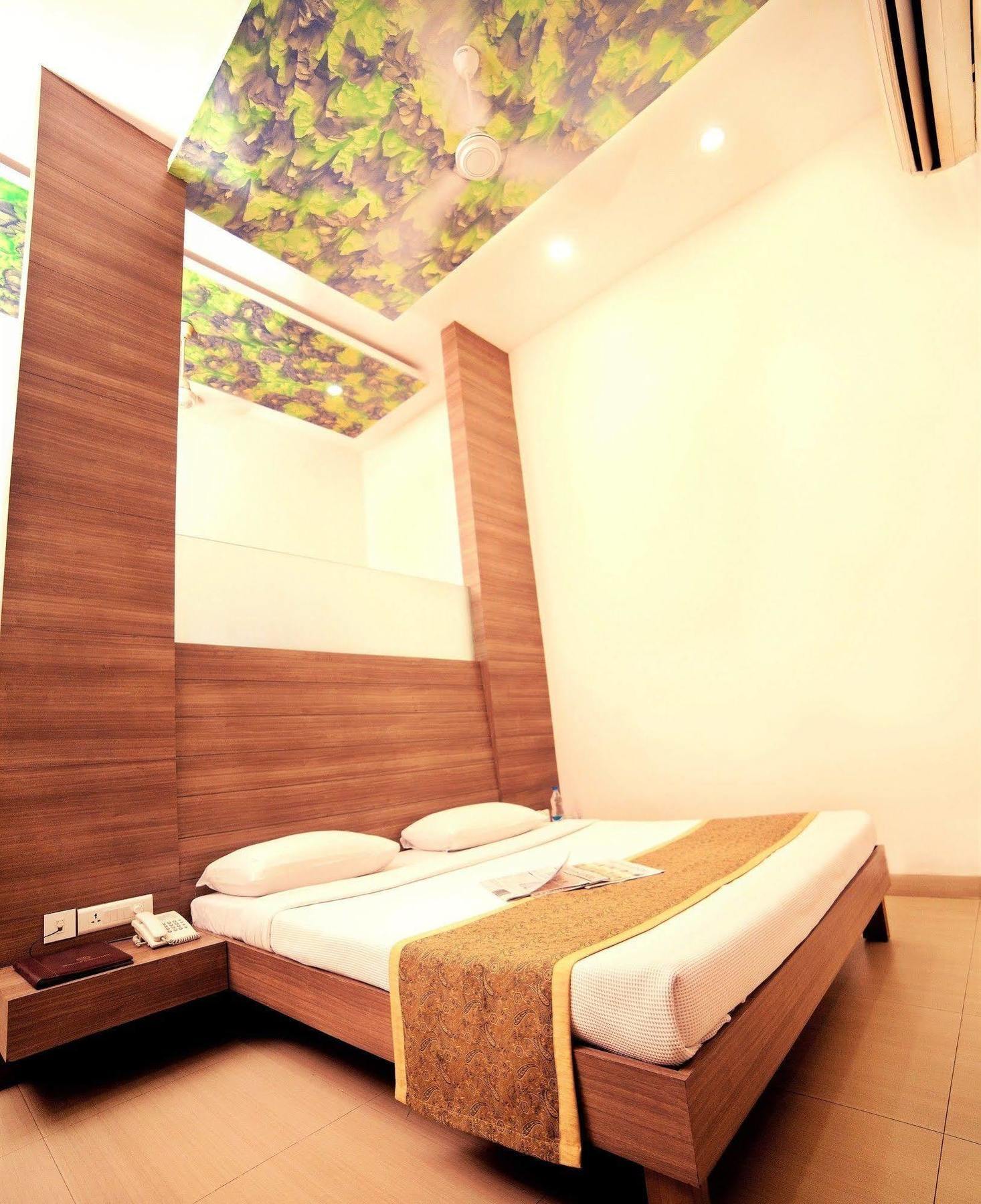 Taj Mahal Abids Hotel 2*