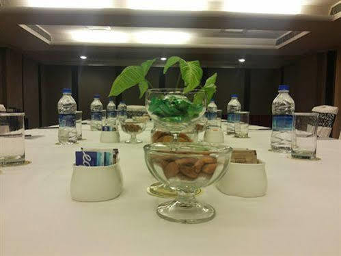 The Plaza 3*