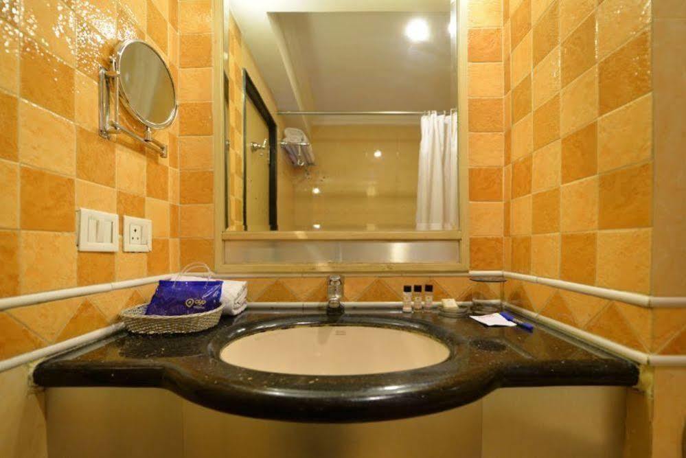 Oyo Premium Somajiguda Hotel Hyderabad