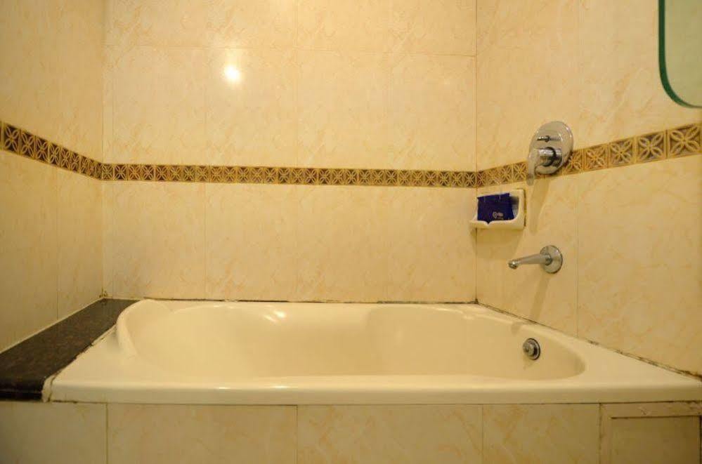 Hotel Oyo Premium Somajiguda 3*