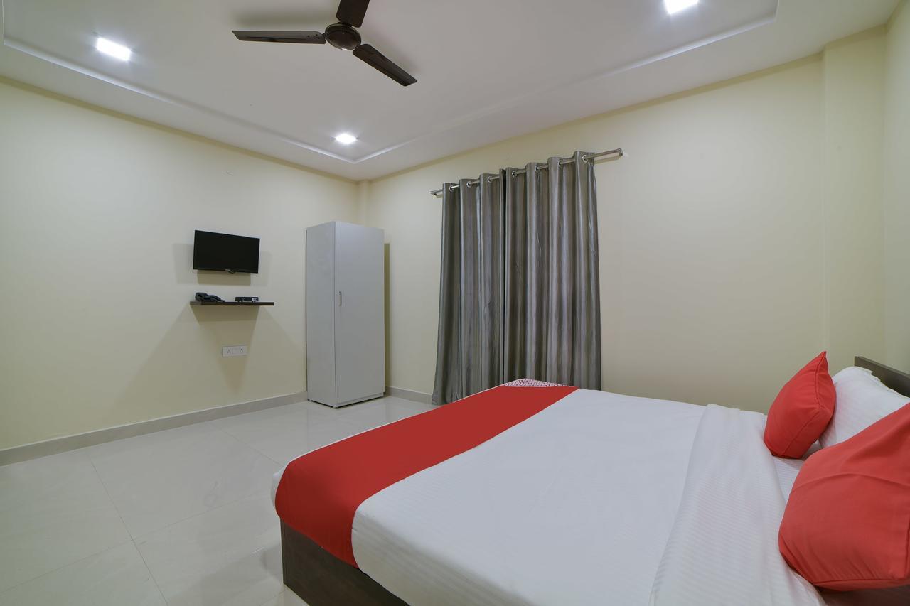 Hotel Oyo 16606 Iconic Living