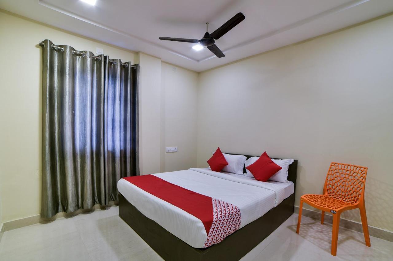 Oyo 16606 Iconic Living Hotel Hyderabad