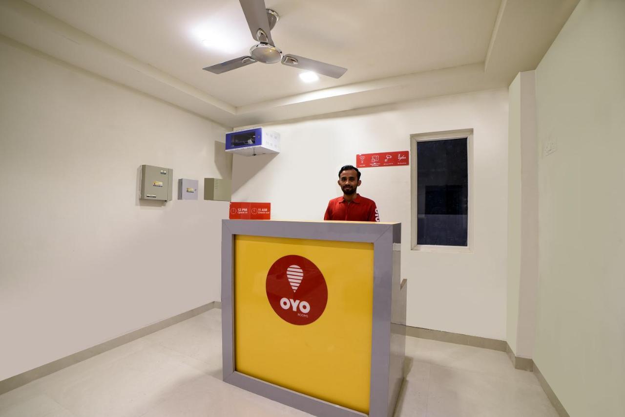 Hotel Oyo 16606 Iconic Living Hyderabad