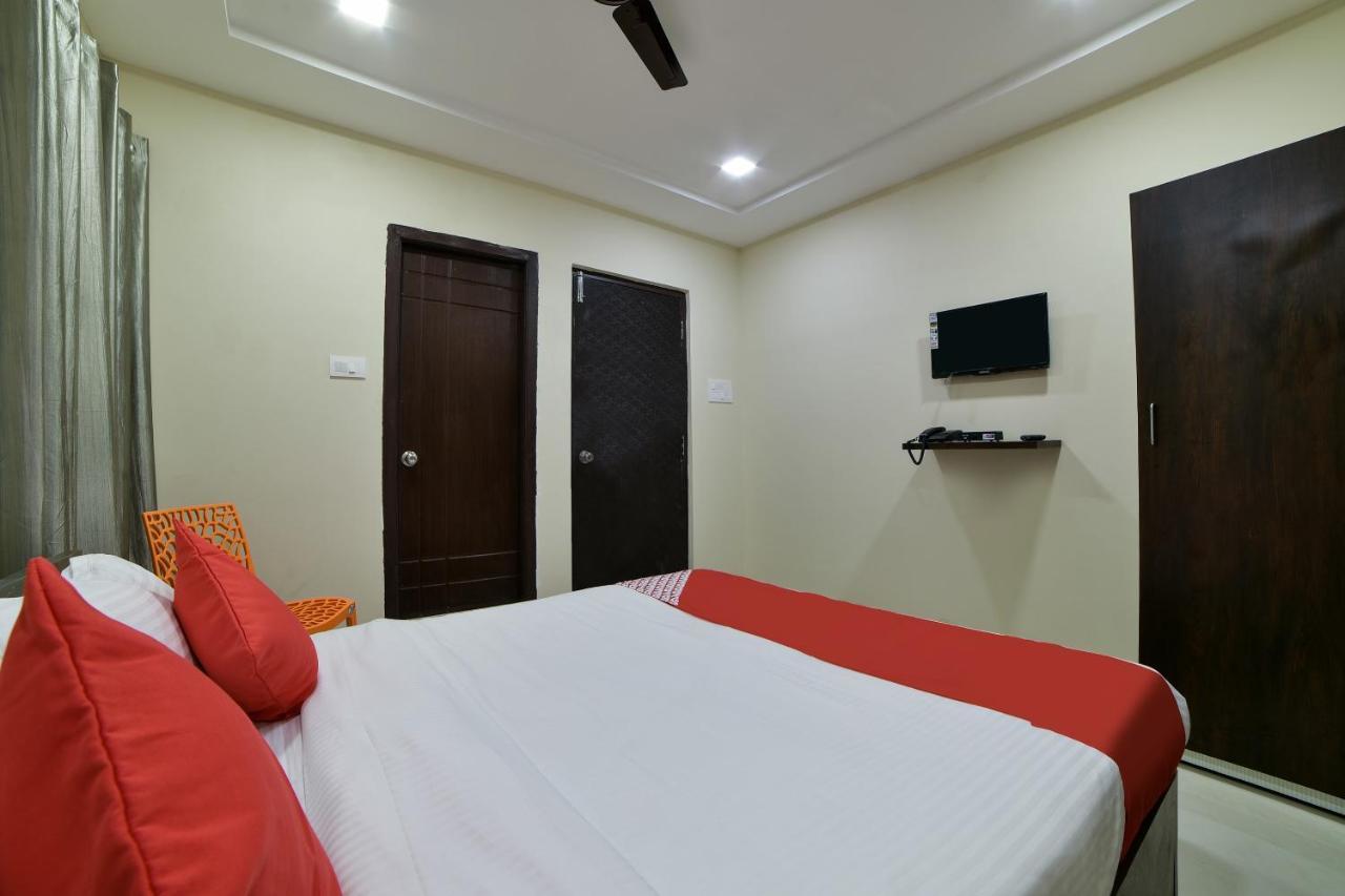 Hotel Oyo 16606 Iconic Living 3*