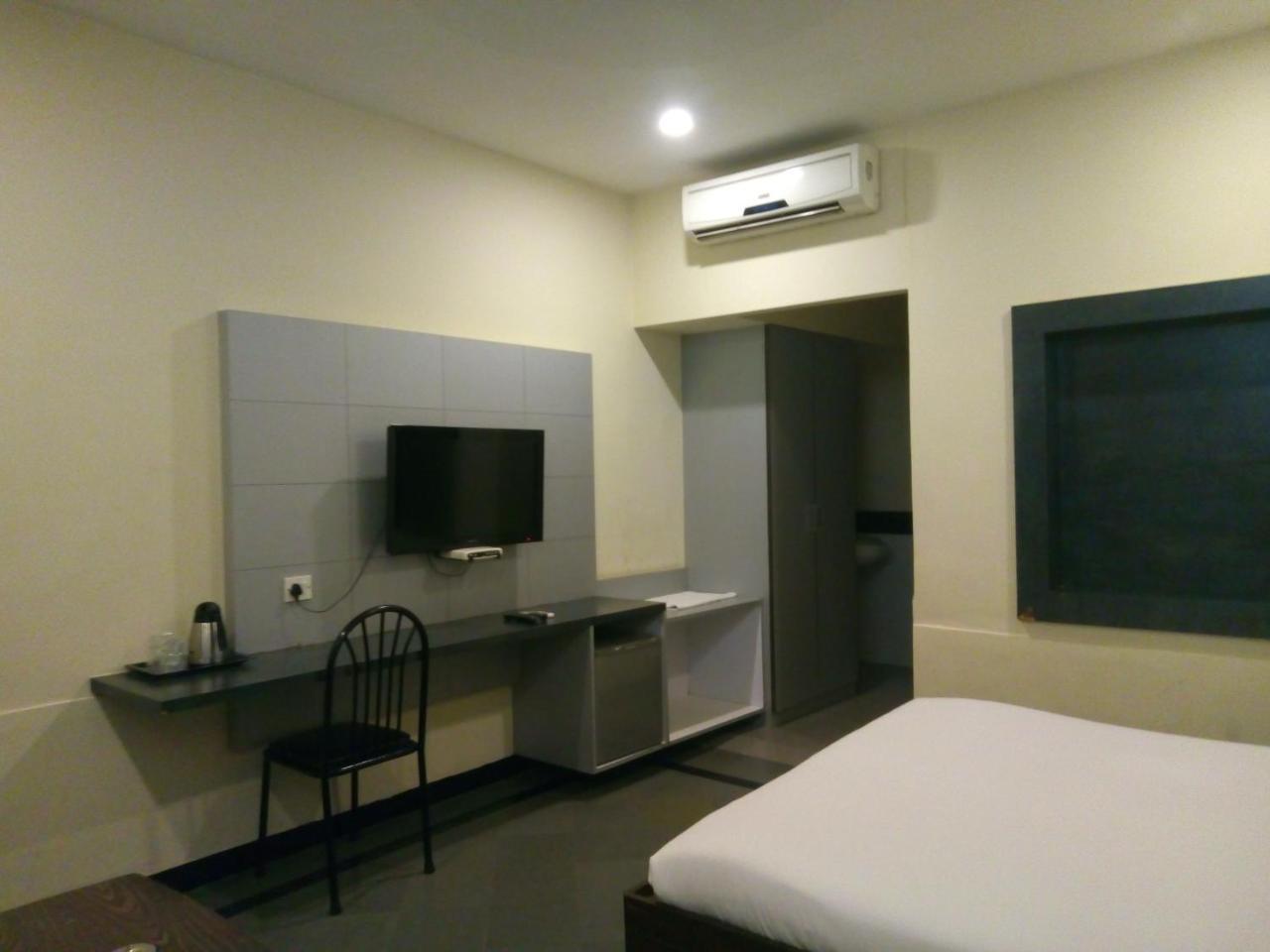 Taj Mahal Abids Hotel 2*