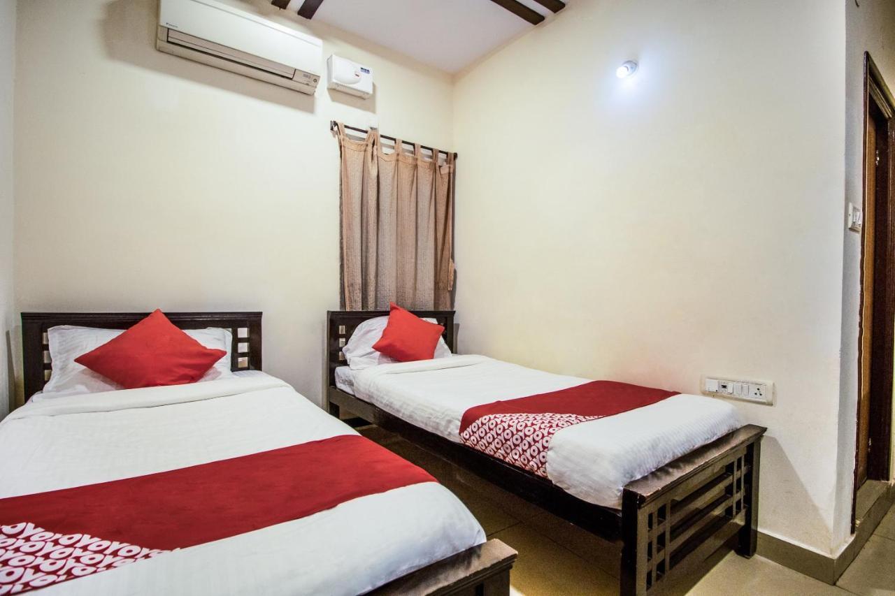 Oyo 15739 Grand Brundavan 3*
