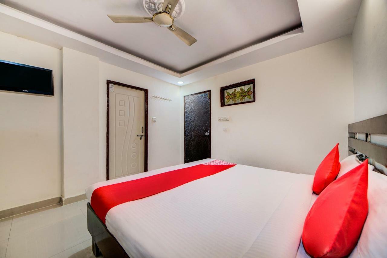 Oyo 33504 Ananda Hotel 3*