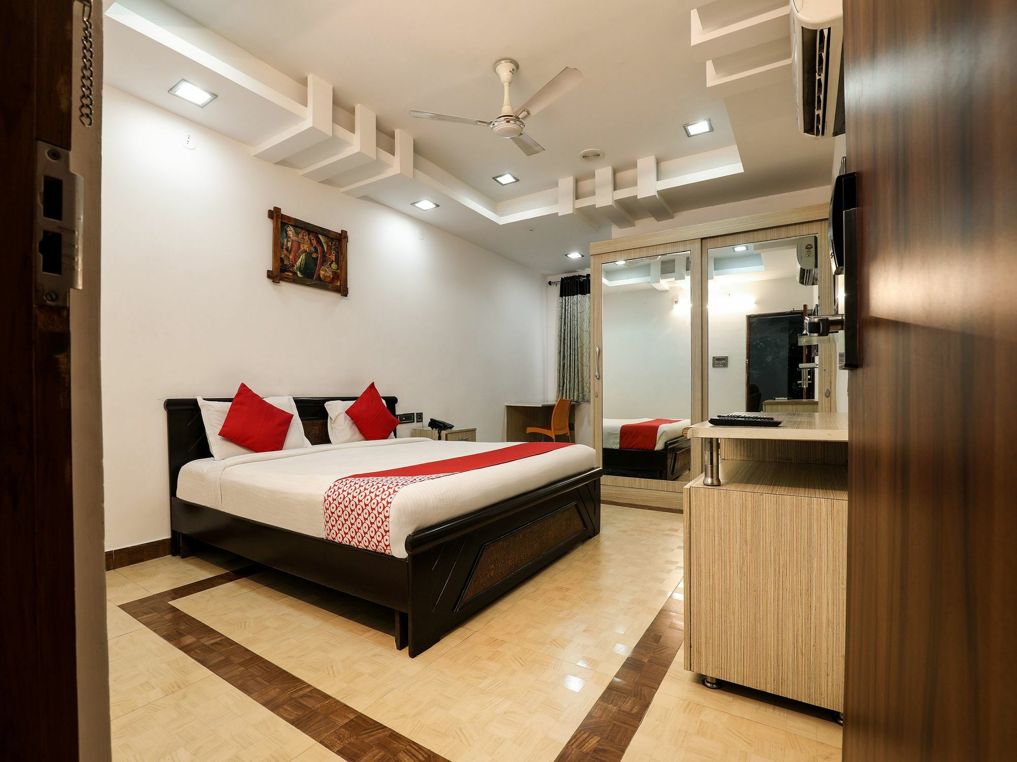 Oyo 986 Akhand Homes Hotel