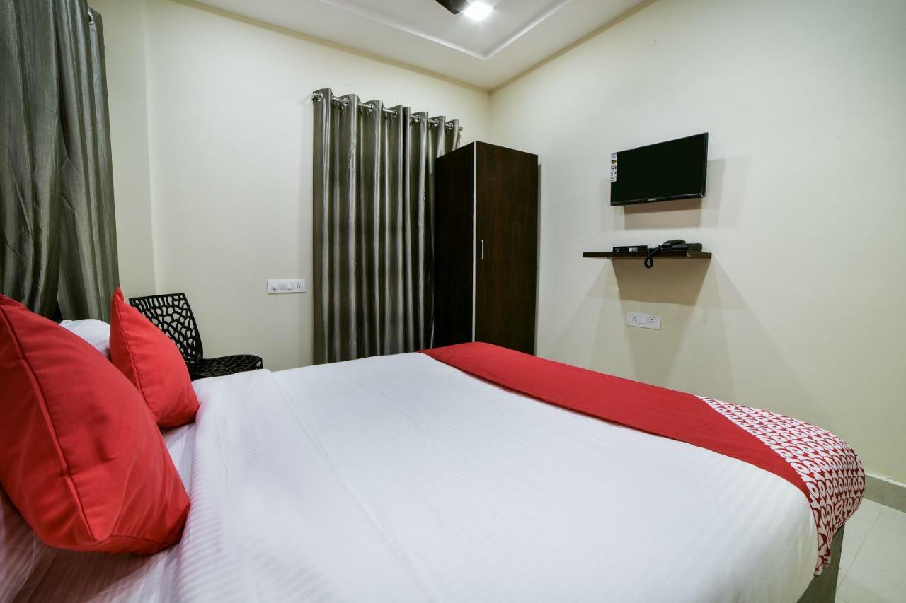 Oyo 16606 Iconic Living Hyderabad