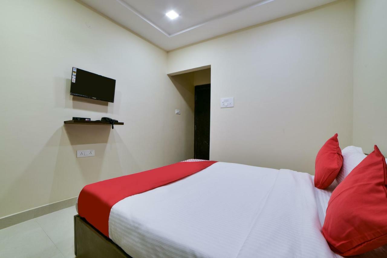 Hotel Oyo 16606 Iconic Living Hyderabad
