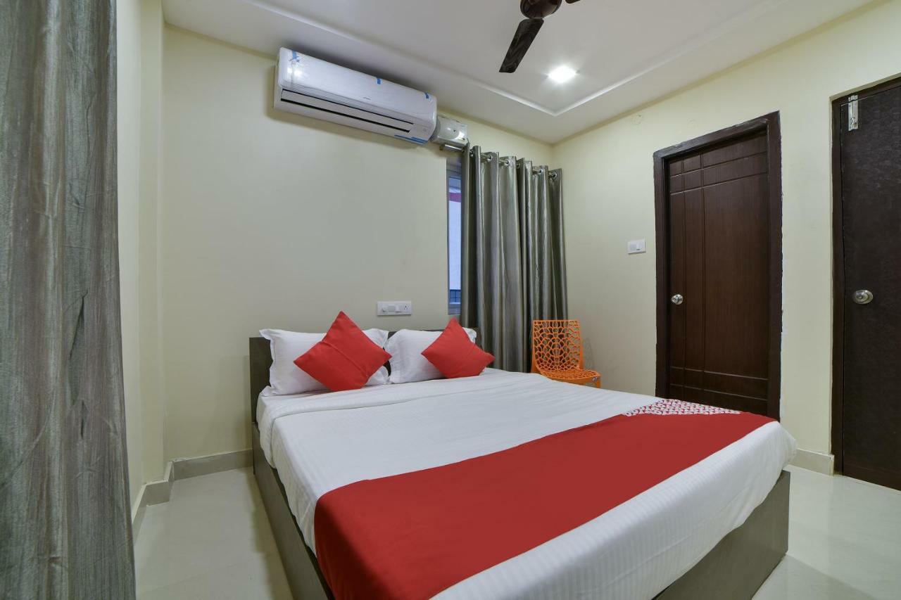 Hotel Oyo 16606 Iconic Living 3*