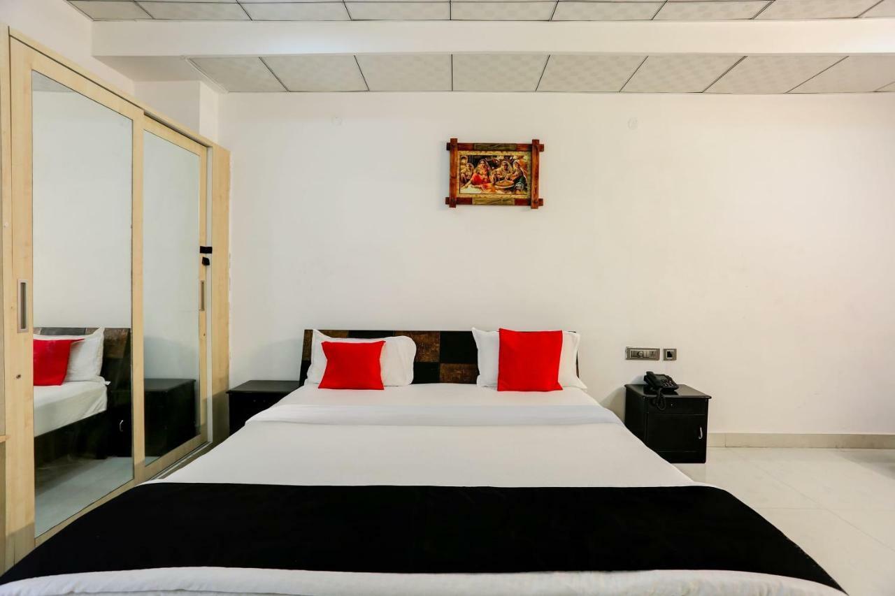 Hotel Oyo 986 Akhand Homes 3*