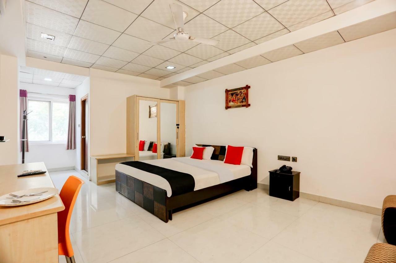 Oyo 986 Akhand Homes Hotel
