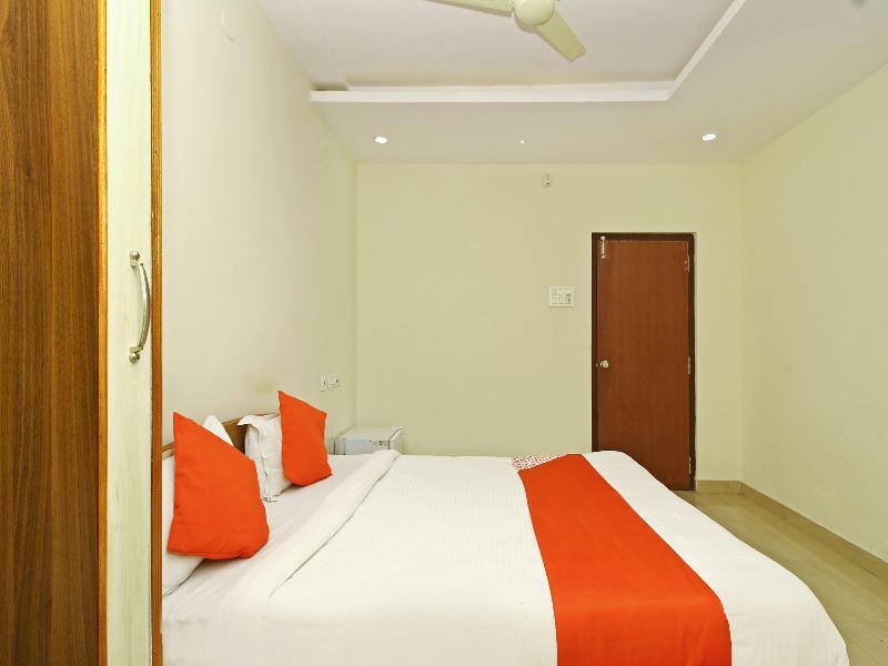 Hotel Oyo 28679 Sri Lakshmi Deluxe