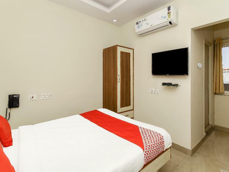 Oyo 28679 Sri Lakshmi Deluxe Hotel
