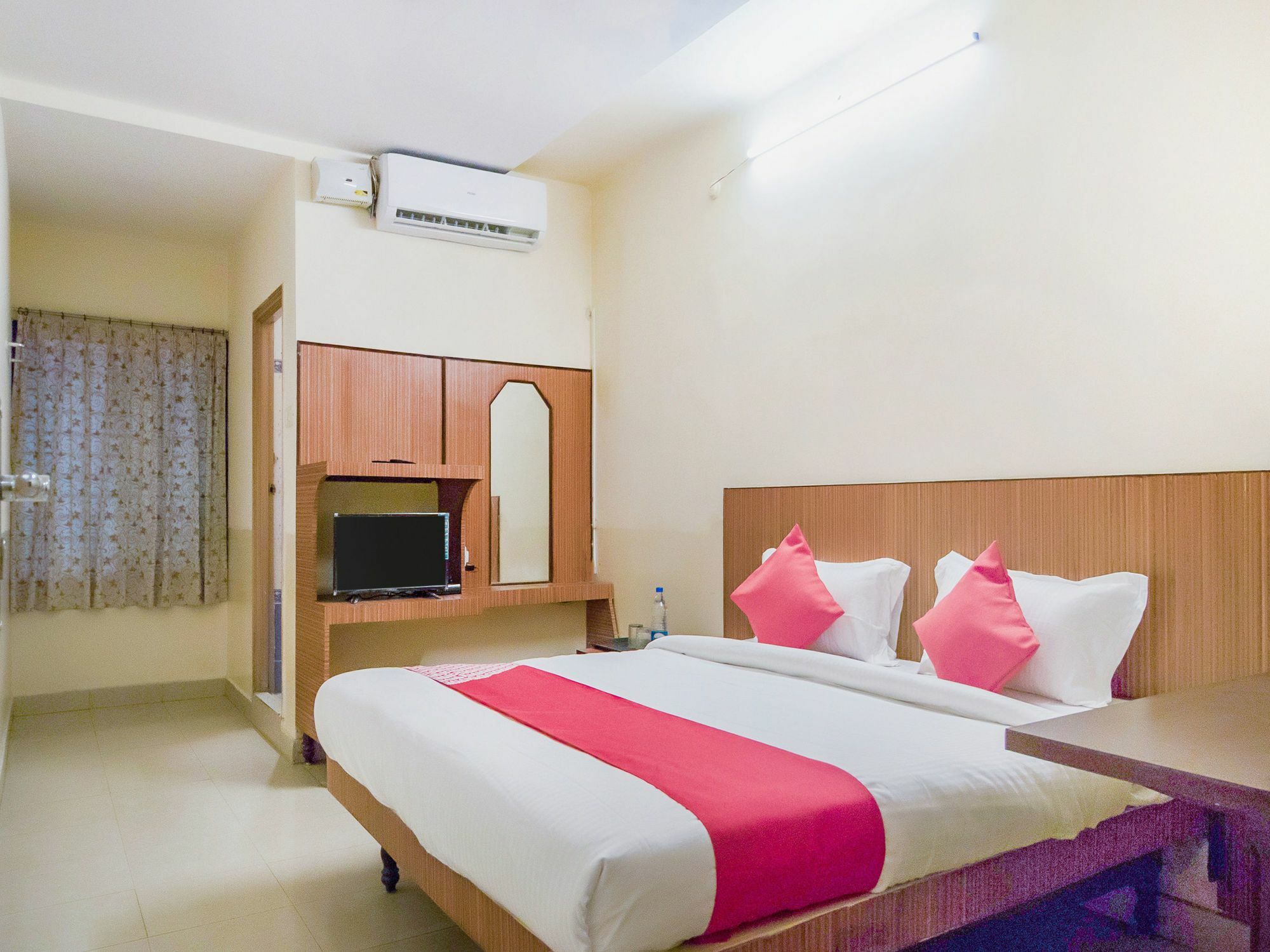 Oyo 13300 Anupama Residency Hotel