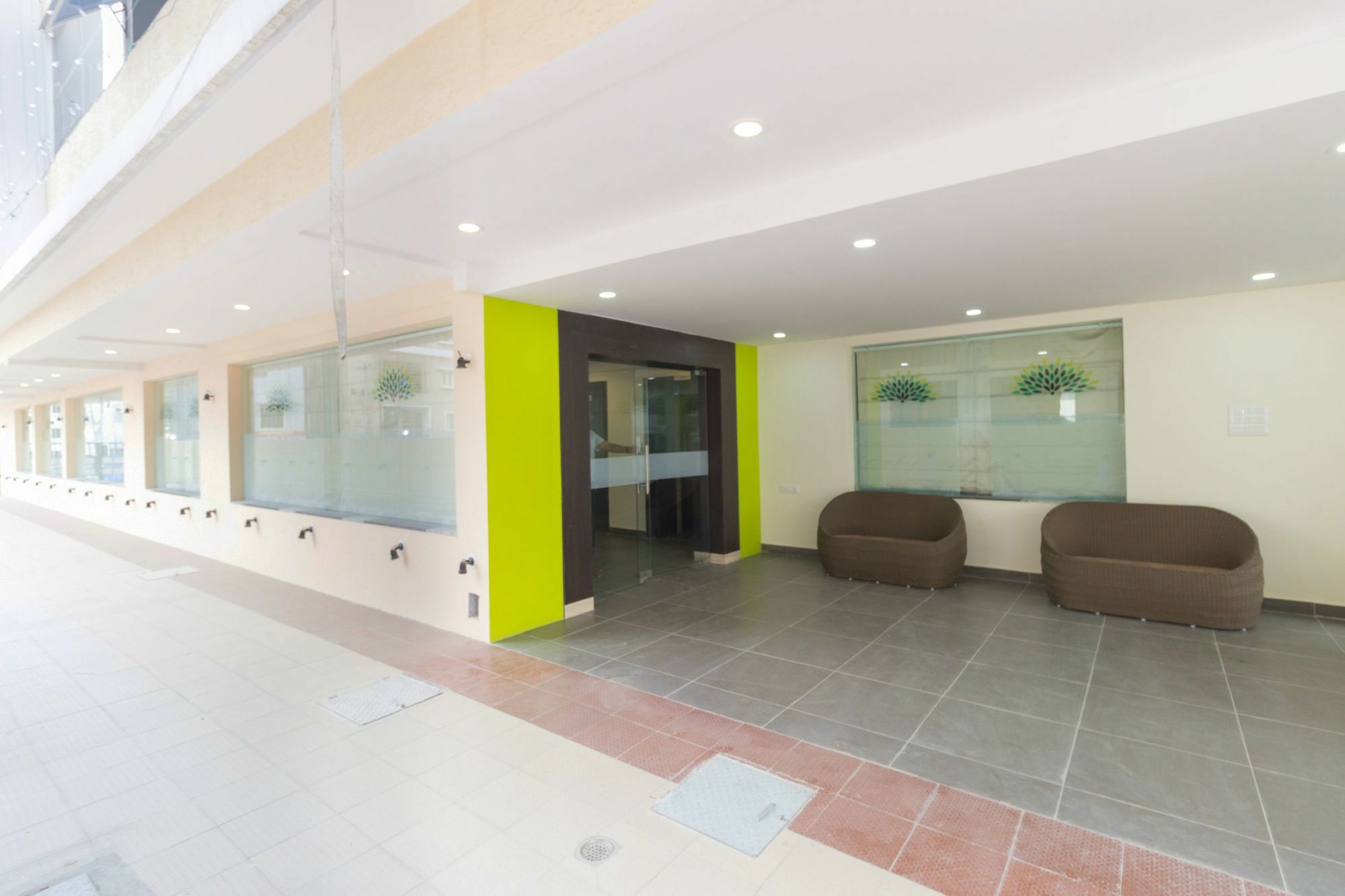 Hotel Oyo 8752 Treeinn Hytechs