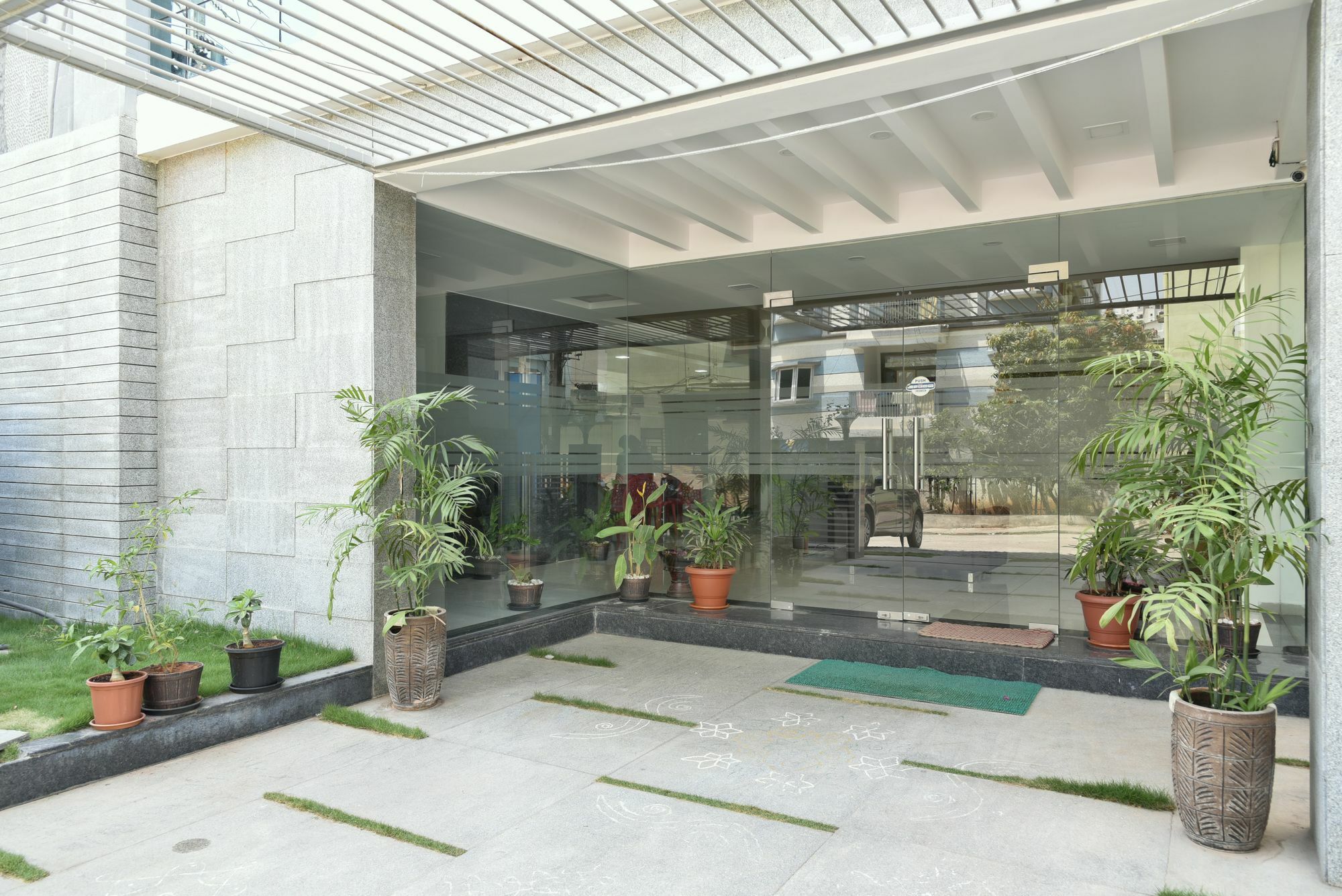 Oyo 14500 Hill View Hotel 3*