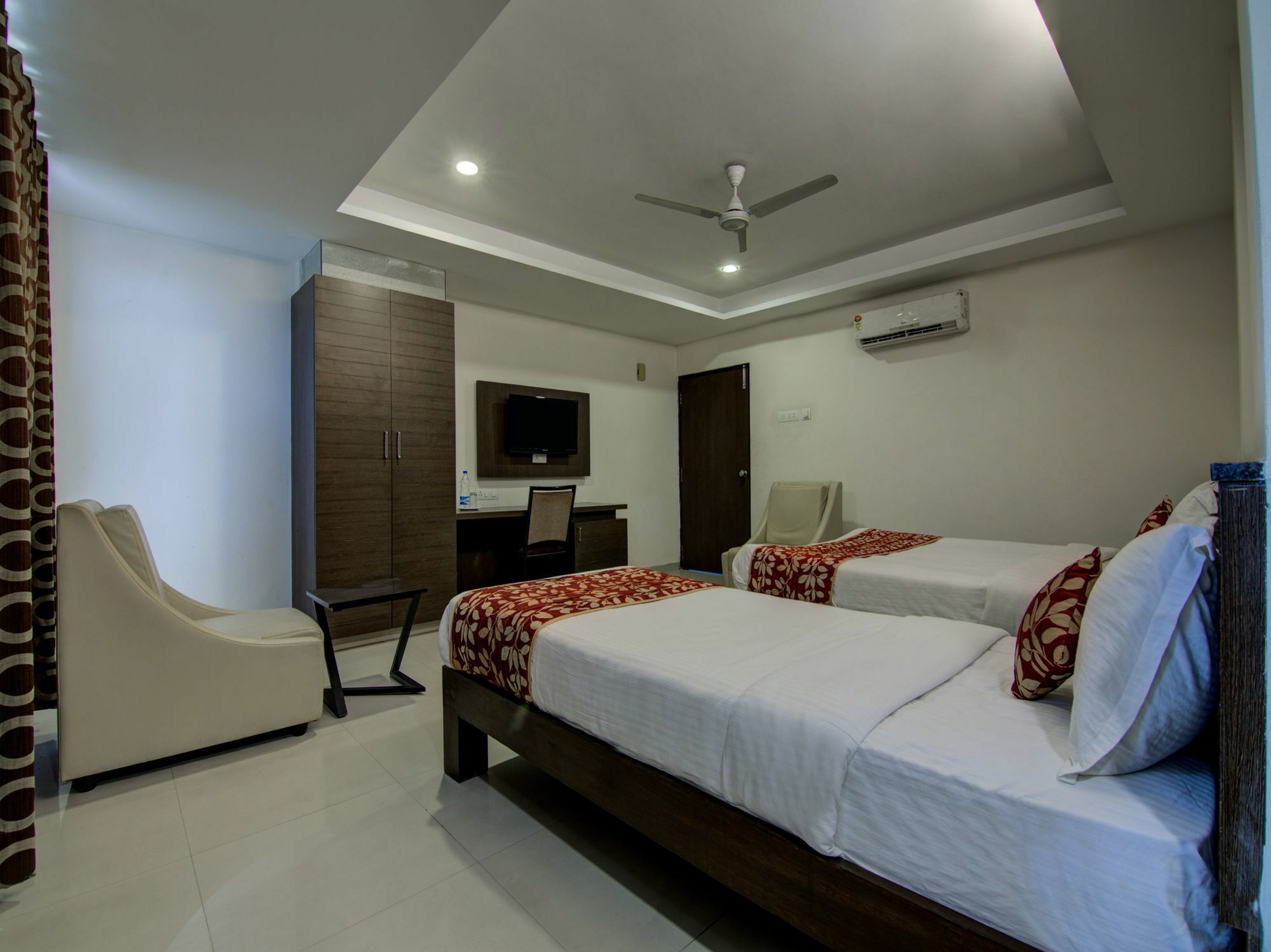 Oyo 15108 Galaxy Hyderabad