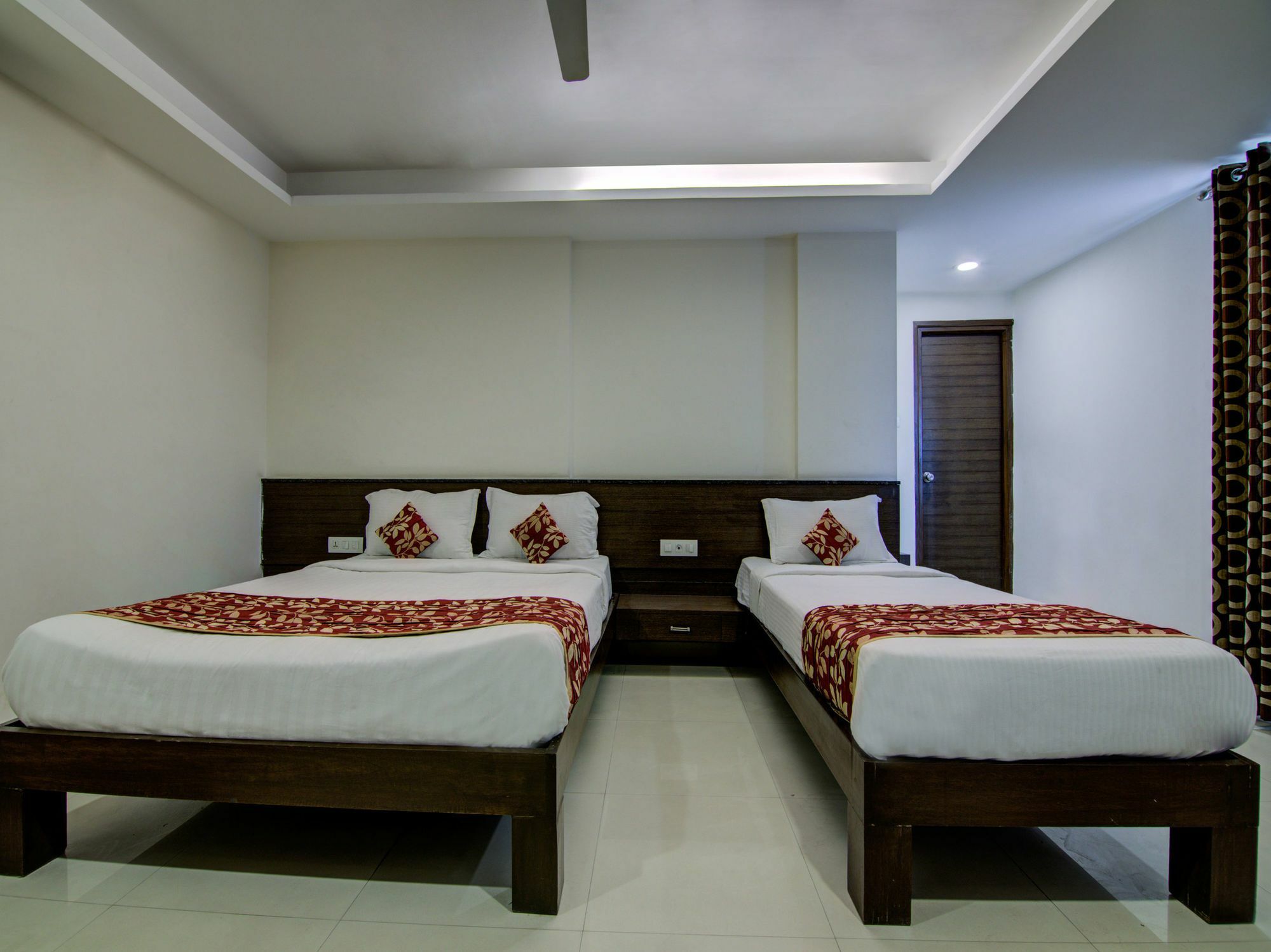 Oyo 15108 Galaxy Hotel 2*