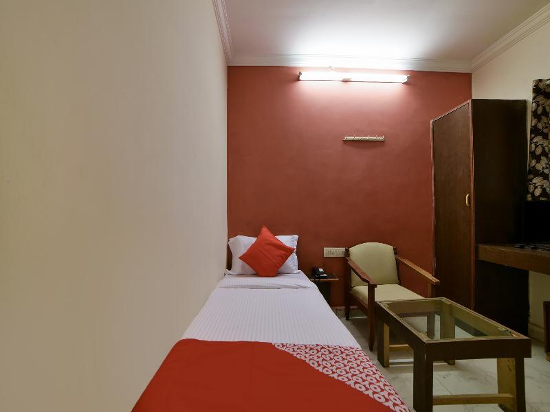 Oyo 16533 Sudarshan 3*