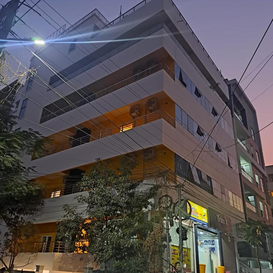 Yellow Bells Signature Hitec