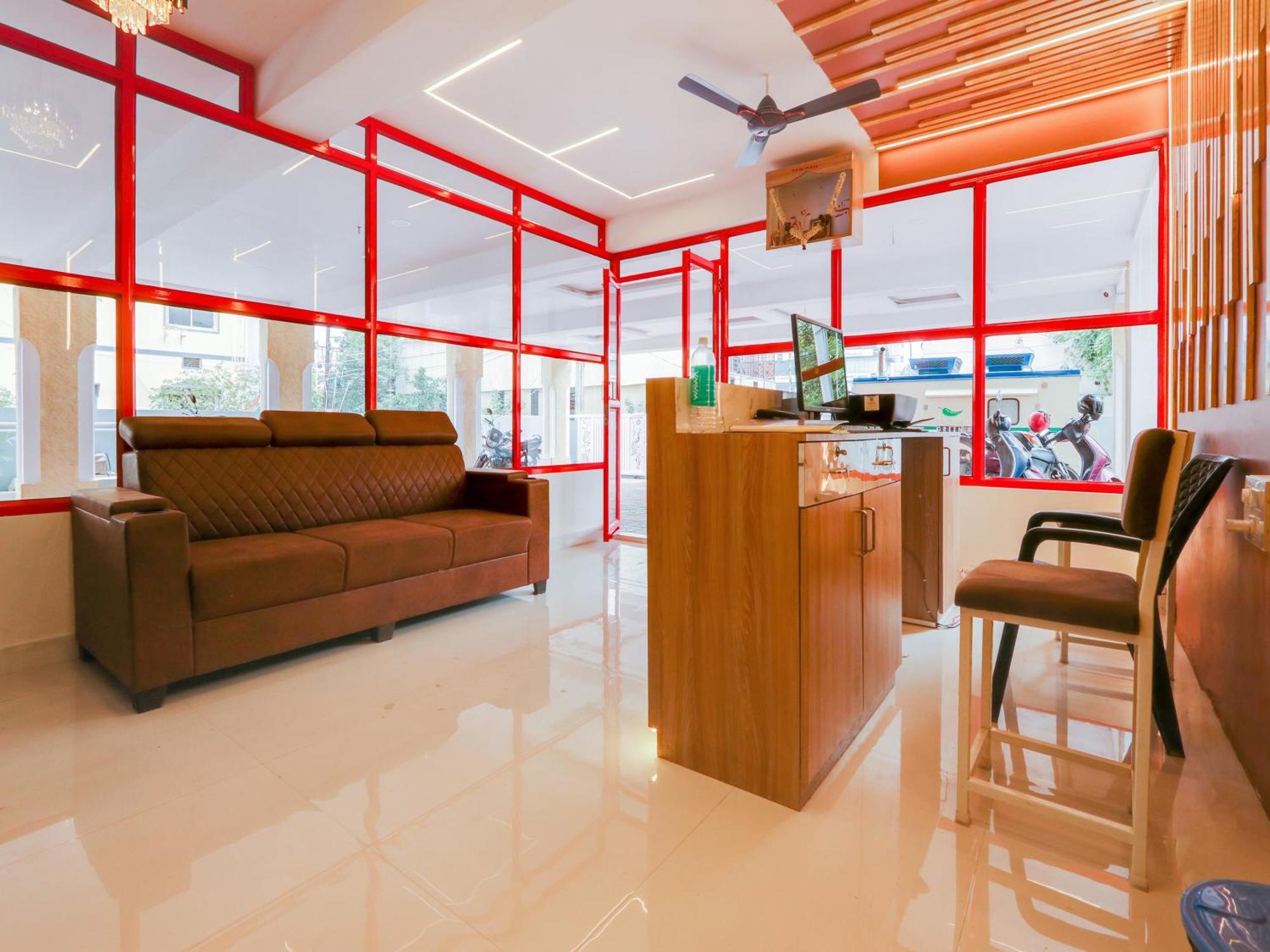 Super Collection O White Ridge Kamineni Hotel 4*
