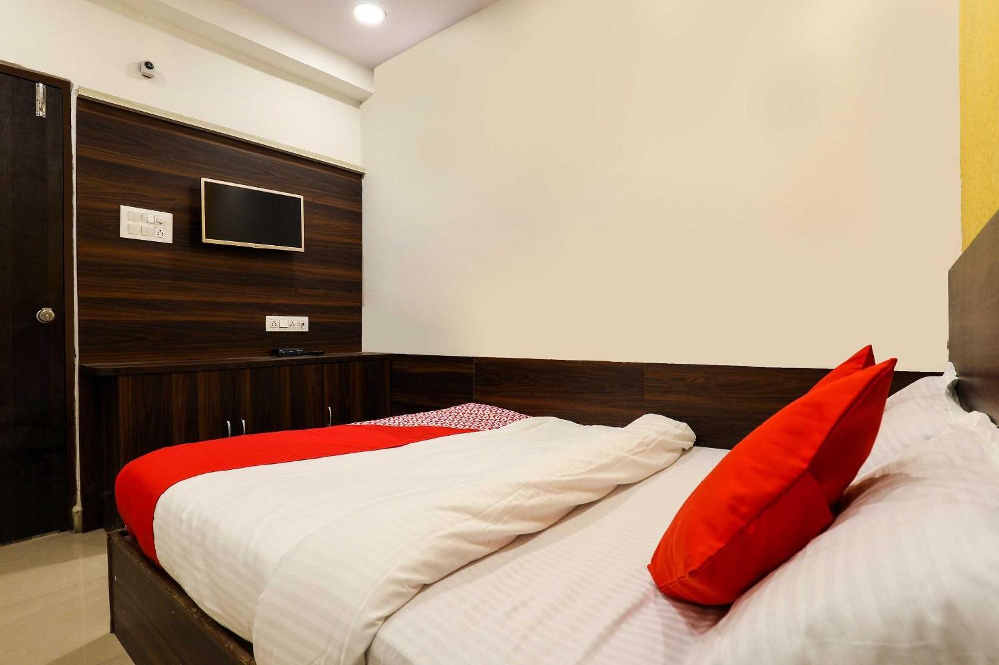 O Deccan And Boarding Hotel