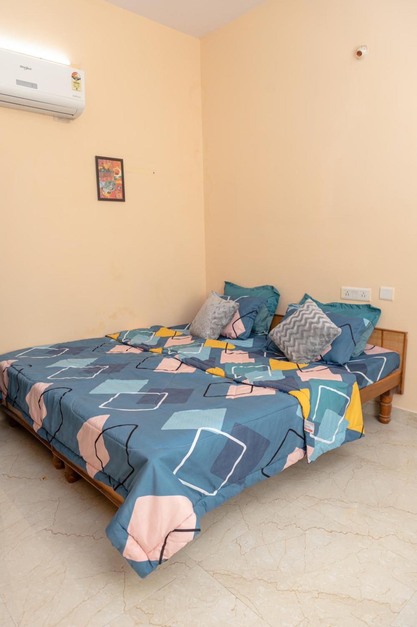 Charter 3bhk Luxurious Flat In Manikonda *